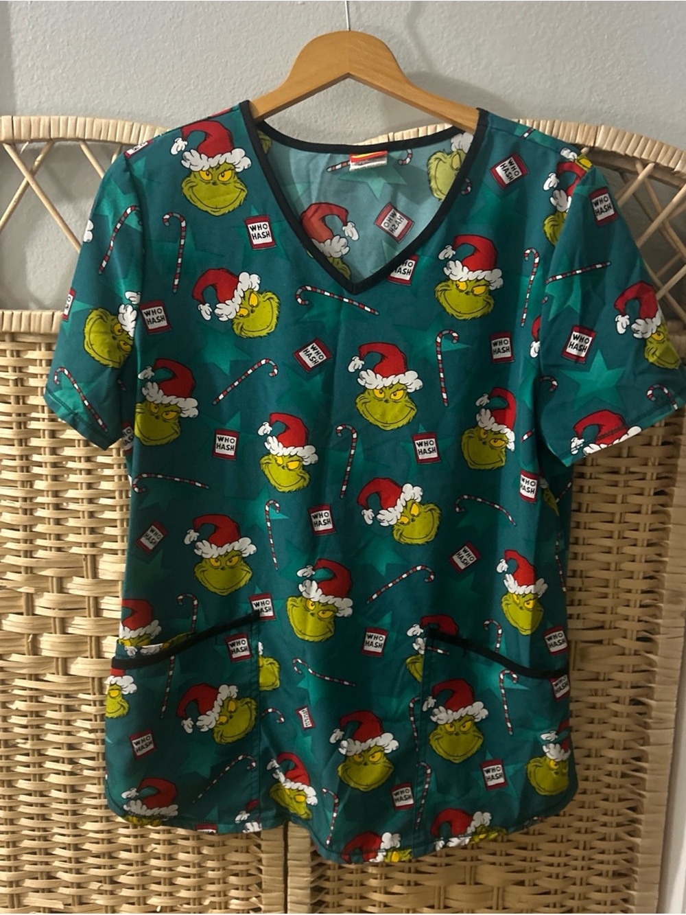 Dr Suess Ladies Grinch Holiday Medical Scrub Top Size Med